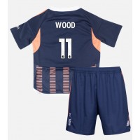 Billiga Nottingham Forest Chris Wood #11 Barnkläder Tredje fotbollskläder till baby 2023-24 Kortärmad (+ Korta byxor)